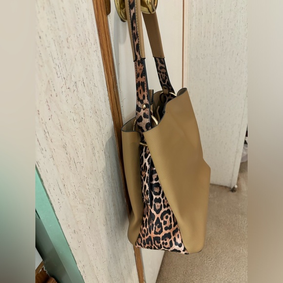 Stylish Tan Tote Bag with Leopard Print Accents - Picture 3 of 8